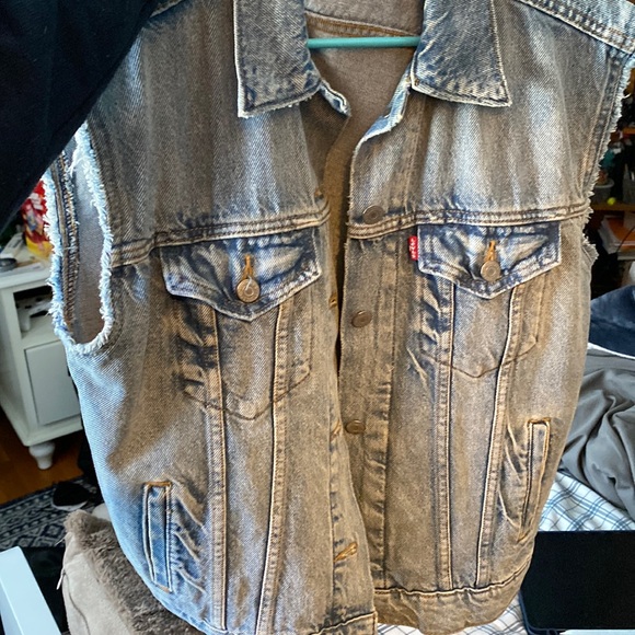 Levi Jeans Sleeveless Jacket - Picture 1 of 3